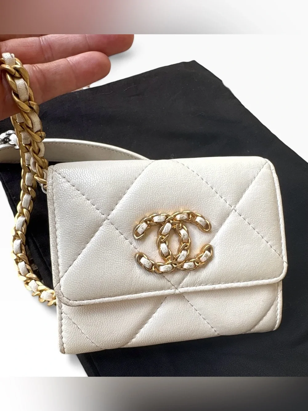CHANEL 19 O-Coin Purse White Chain Crossbody